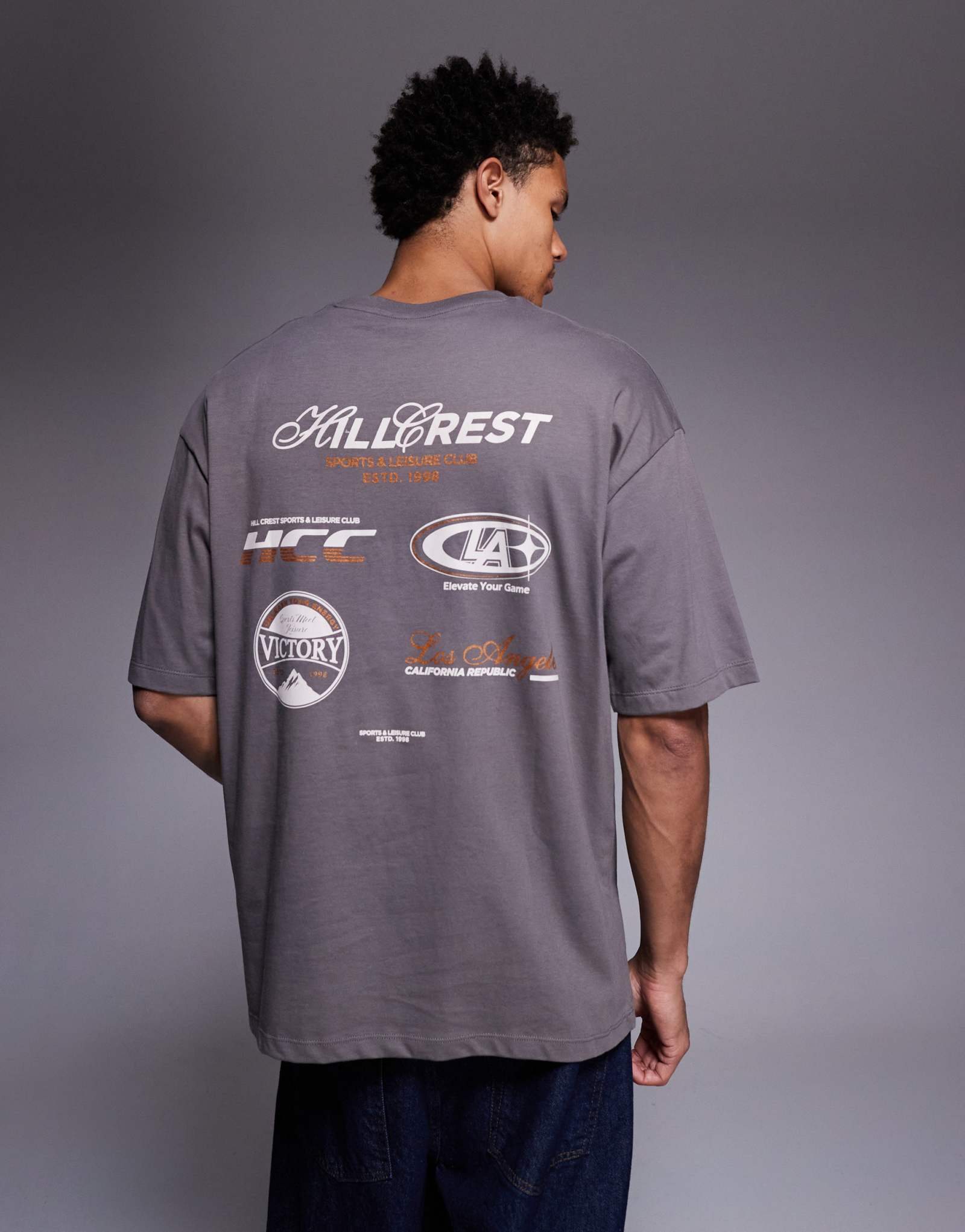 ДИЗАЙНЕРСКАЯ футболка ASOS свободного кроя оверсайз серого цвета с уличной графикой