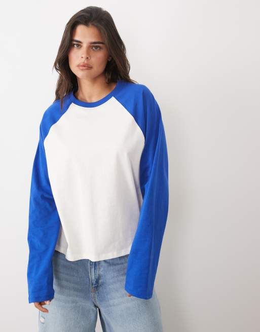 ASOS DESIGN boxy raglan met contrasterende mouwen in blauw en crème, 3 van 4