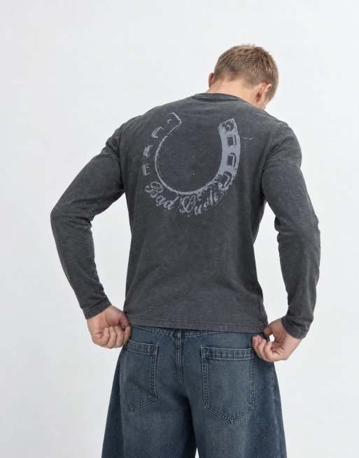 ASOS DESIGN boxy regular-fit top met lange mouwen en horseshoeprint in antracietgrijs, 8 van 10