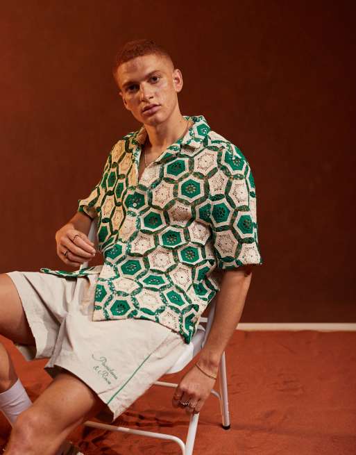 ASOS DESIGN – Boxy Relaxed Fit Häkel-Hemd in Grün und Ecru kariert mit Reverskragen