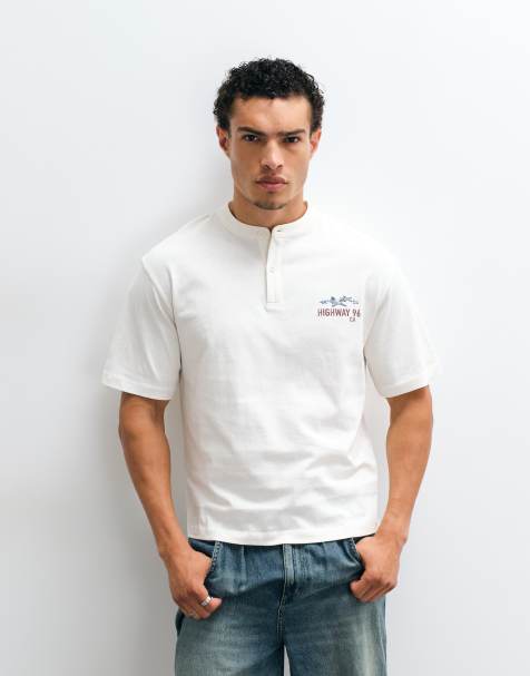 ASOS DESIGN boxy relaxed henley T-shirt met borstprint in crème - view 1