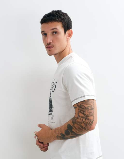 ASOS DESIGN boxy T-shirt med kontrastsyninger og landskabsprint i råhvid, 4 af 10