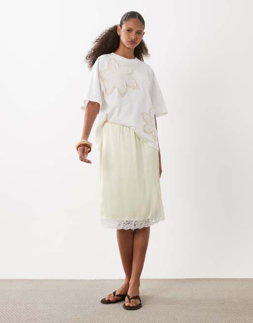 ASOS DESIGN boxy tee with embroidered crochet flowers in cream, 3 of 4