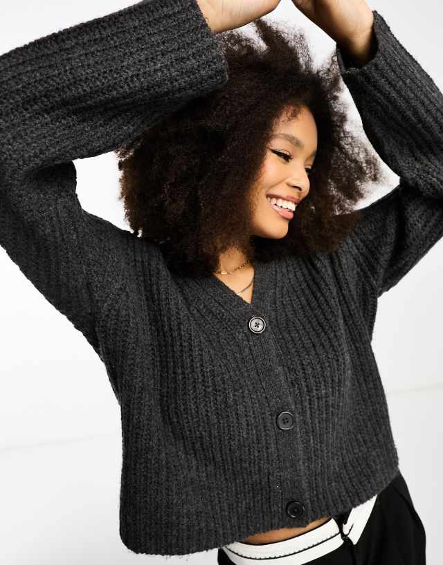 ASOS DESIGN - boxy wide crop button front cardigan in charcoal