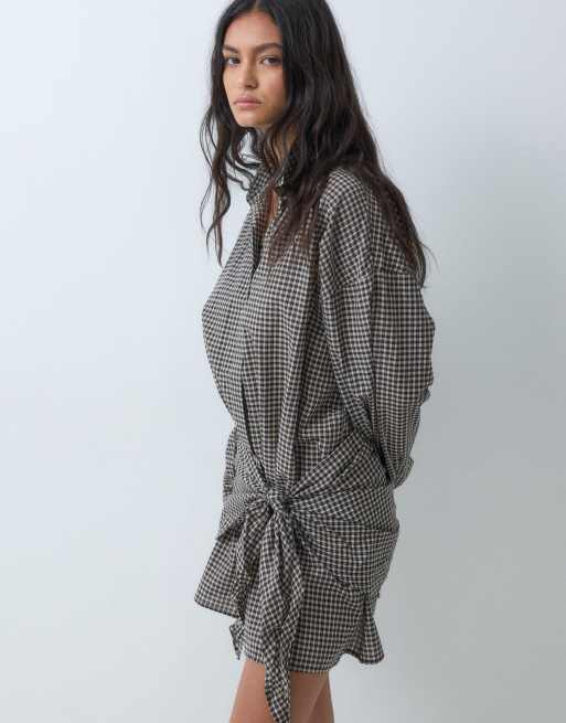 ASOS DESIGN boyfriend overhemdjurk mini met multiway sjaaldetail in tan check, 5 van 5