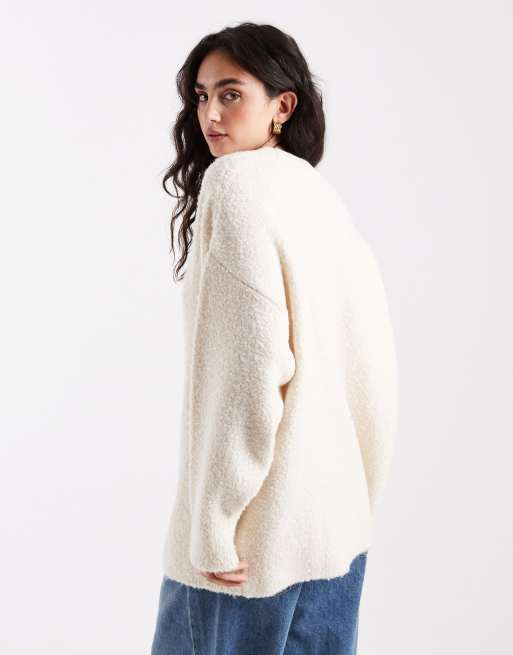 ASOS DESIGN – Boyfriend-Strickjacke aus Bouclé in Cremeweiß, 3 von 4