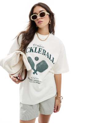 ASOS DESIGN - Boyfriend-T-Shirt in Creme mit „Pickleball"-Grafikprint-Weiß