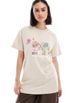 ASOS DESIGN - Boyfriend-T-Shirt in Cremeweiß mit lizenziertem „MTV"-Grafikprint