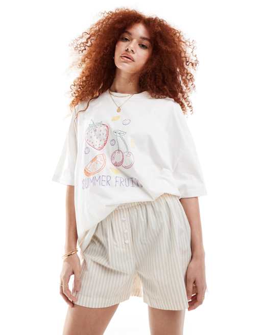 ASOS DESIGN Boyfriend T Shirt in WeiB mit aufgestickter Sommerobst Grafik ASOS