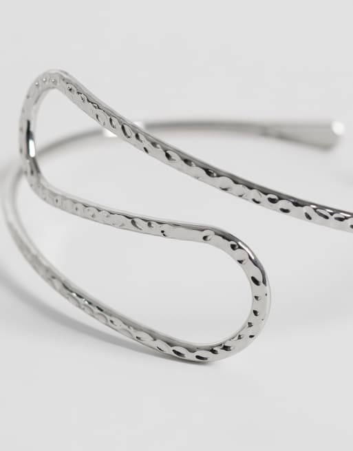 ASOS DESIGN bracciale da braccio avvolgente effetto argento martellato, 2 di 3