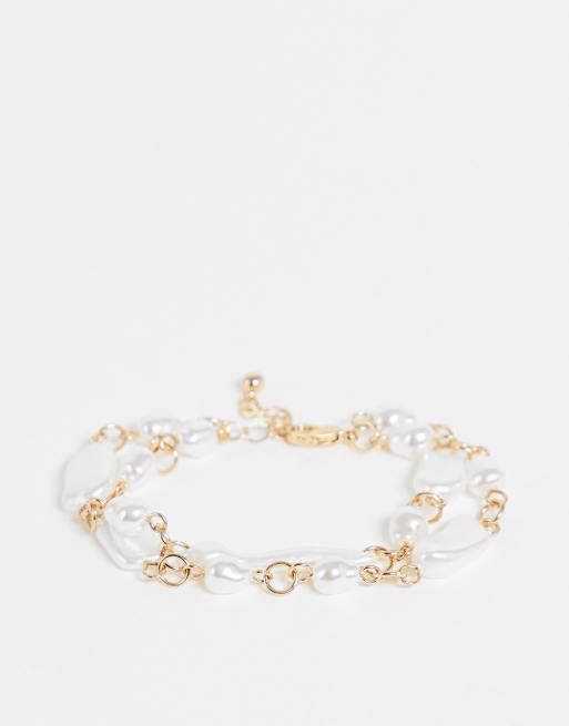 ASOS DESIGN - Bracciale multifilo color oro con perle d'acqua dolce sintetiche
