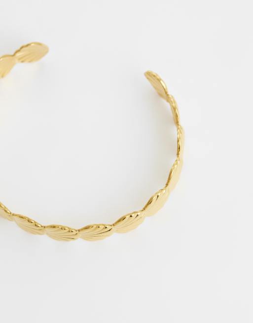 ASOS DESIGN - Bracciale rigido con design a conchiglia in acciaio inossidabile resistente all'acqua dorato, 2 di 3