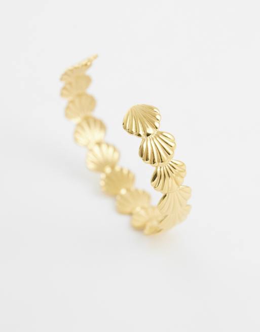 ASOS DESIGN - Bracciale rigido con design a conchiglia in acciaio inossidabile resistente all'acqua dorato, 3 di 3