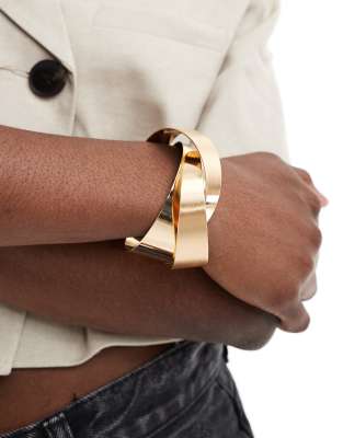 ASOS DESIGN - Bracciale rigido con design astratto color oro