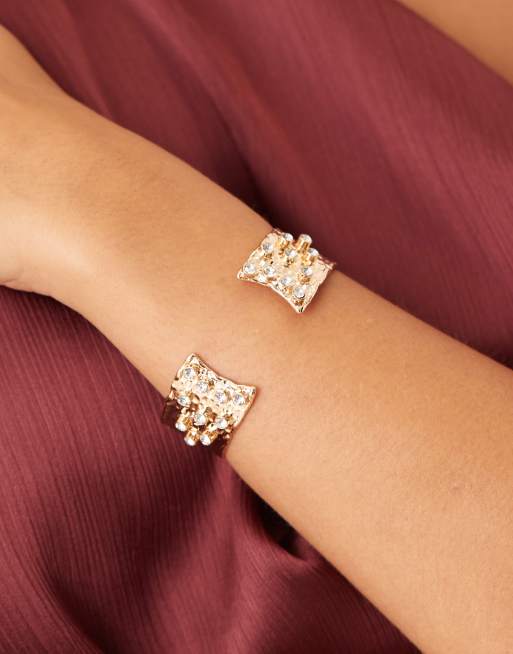 ASOS DESIGN - Bracciale rigido effetto colato color oro zigrinato con strass
