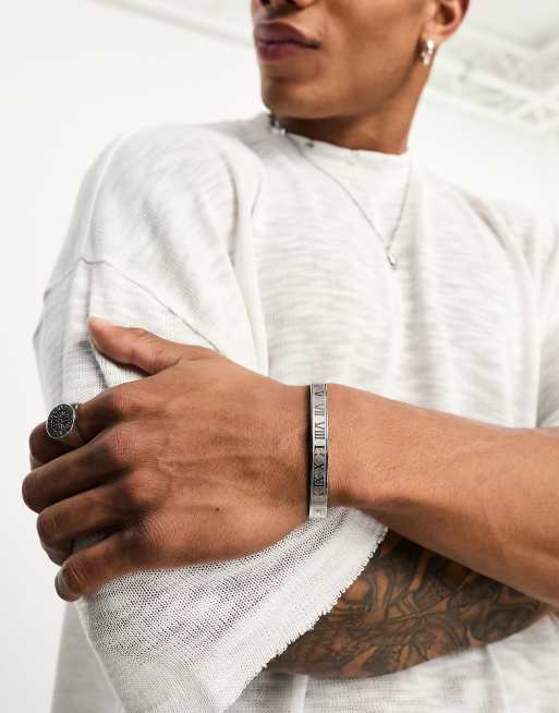 ASOS DESIGN - Bracciale rigido in acciaio inossidabile resistente all'acqua con incisioni color argento