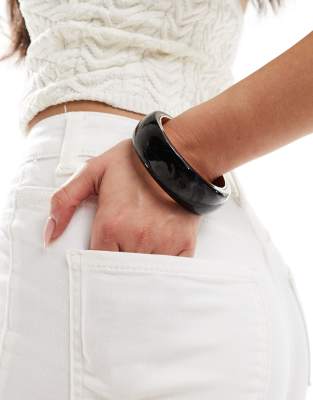 ASOS DESIGN - Bracelet jonc à détail marbré - Multicolore