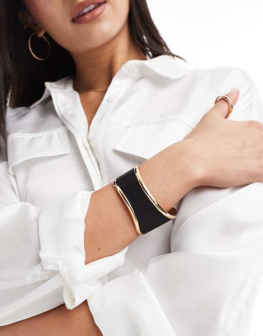 ASOS DESIGN - Bracelet jonc incurvé avec détail en similicuir - Noir/doré