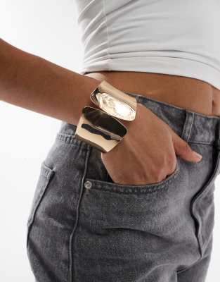 ASOS DESIGN - Bracelet manchette avec design incurvé - Doré