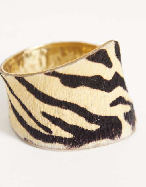 ASOS DESIGN bracelet manchette en cuir à poils imprimé zèbre, 3 de 3