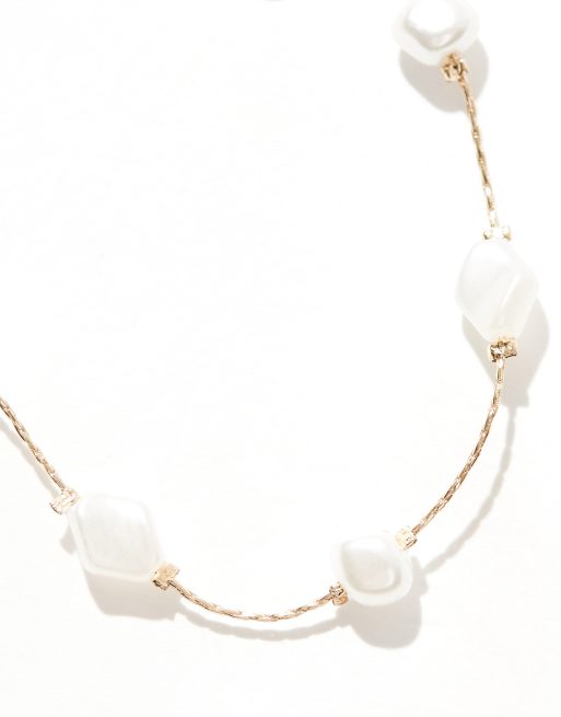 ASOS DESIGN bracelet with faux pearl and fine chain design in gold tone, 2 of 4