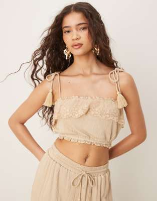 ASOS DESIGN - Bralette-top van kreukelstof met gestrikte schouderbandjes en kanten rand in stone, deel van co-ord set - view 1