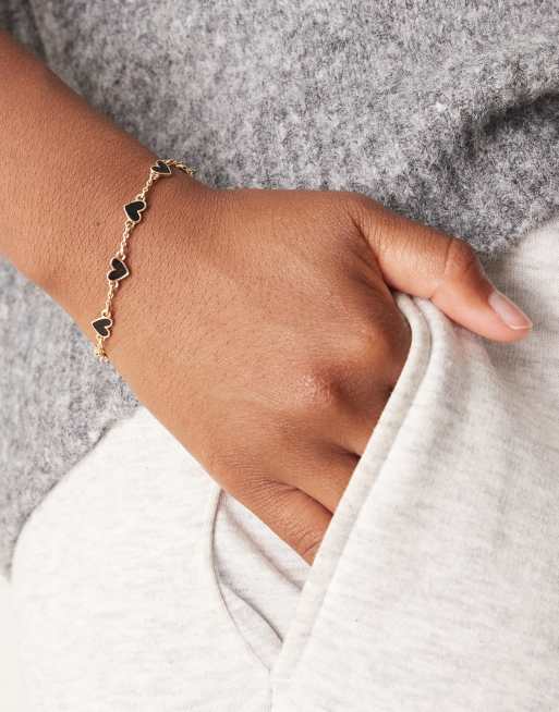 ASOS DESIGN – Bransoletka łańcuszkowa w odcieniu złota z czarnymi emaliowanymi zawieszkami w kształcie serca