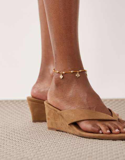 ASOS DESIGN – Bransoletka na kostkę z zawieszkami w kształcie ryby w kolorze złota i pomarańczowym sznurkiem - view 1
