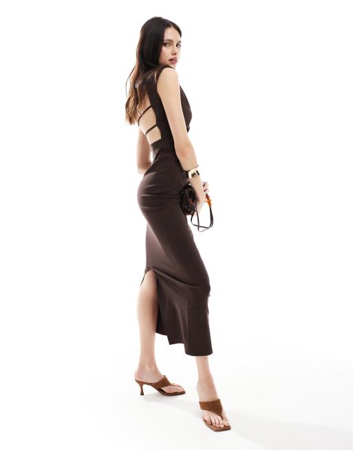 ASOS DESIGN – Brązowa drapowana sukienka midi z odkrytymi plecami