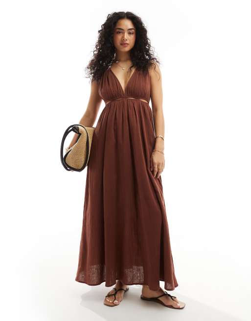 ASOS DESIGN – Brązowa dwuwarstwowa sukienka maxi ze skręconymi ramiączkami i wycięciami