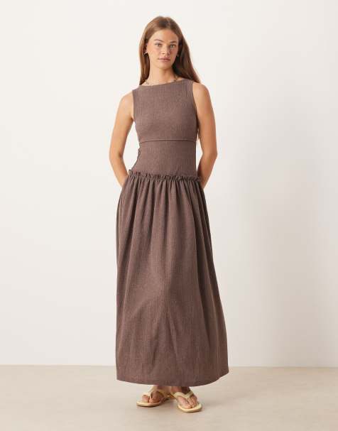 ASOS DESIGN – Brązowa fakturowana sukienka midi z ozdobnym szwem - view 1