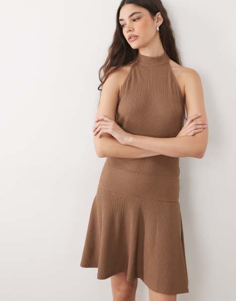 ASOS DESIGN – Brązowa fakturowana sukienka mini z dekoltem typu halter - view 1