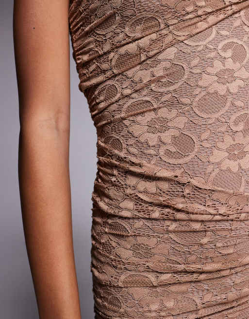 ASOS DESIGN – Brązowa koronkowa sukienka maxi z dekoltem bandeau, 2 z 4
