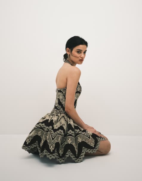 ASOS DESIGN – Brązowa koronkowa sukienka mini z dekoltem halter i haftowanym wzorem - view 1