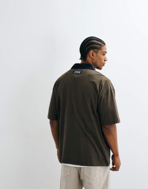 ASOS DESIGN – Brązowa koszulka polo oversize z paskami i nadrukiem Coca Cola, 5 z 5