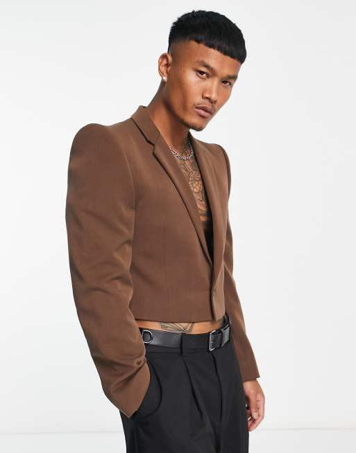 ASOS DESIGN – Brązowa krótka marynarka o dopasowanym kroju z ramionami w stylu pagoda