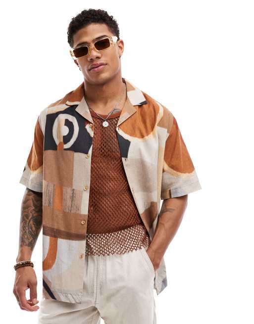 ASOS DESIGN – Brązowa luźna koszula w abstrakcyjny wzór z kołnierzykiem kubańskim