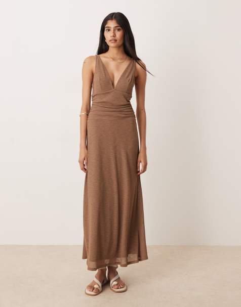 ASOS DESIGN – Brązowa marszczona w talii sukienka maxi z prążkowanej siateczki z głębokim dekoltem - view 1