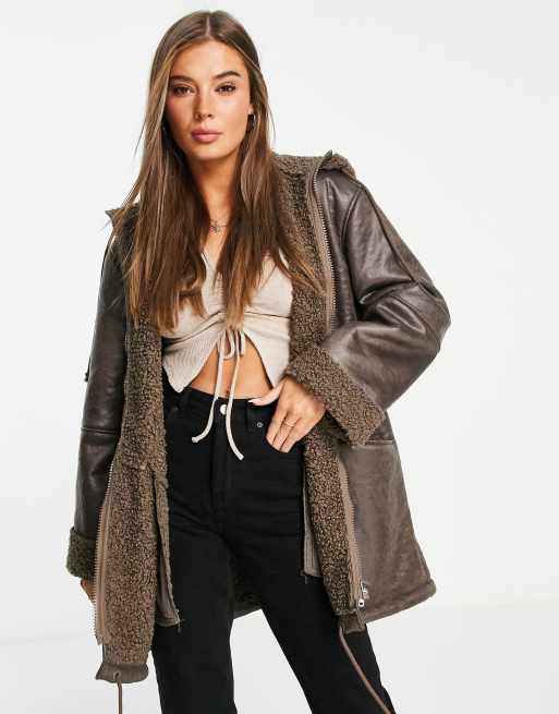 ASOS DESIGN – Brązowa parka z wykończeniem z kożuszka