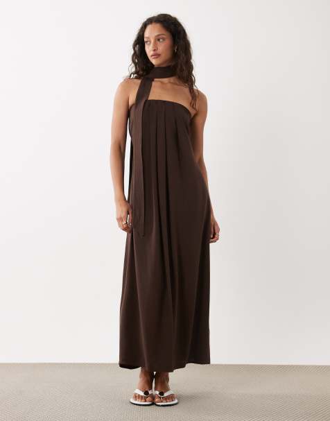 ASOS DESIGN – Brązowa plisowana sukienka trapezowa midi z ozdobnym szalikiem - view 1