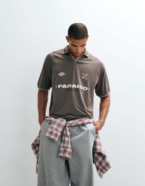 ASOS DESIGN – Brązowa, sportowa koszulka polo oversize z piłkarskim nadrukiem - view 1