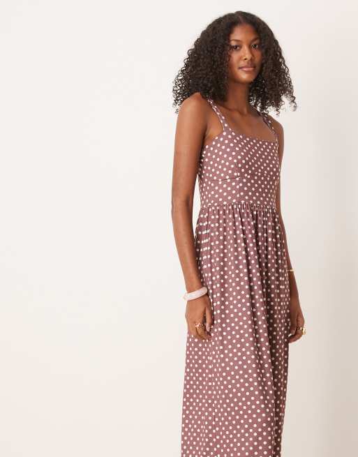 ASOS DESIGN – Brązowa sukienka midi w groszki z dekoltem karo, 2 z 4