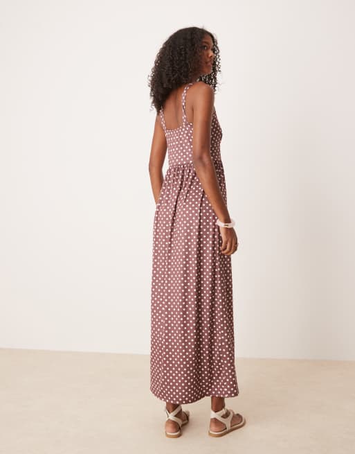 ASOS DESIGN – Brązowa sukienka midi w groszki z dekoltem karo, 4 z 4