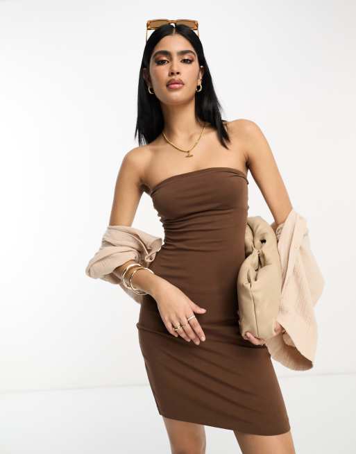 ASOS DESIGN – Brązowa sukienka mini typu bodycon z dekoltem bandeau