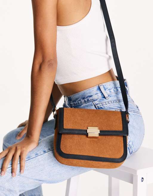 ASOS DESIGN – Brązowa, sztruksowa torebka crossbody z zapięciem w stylu lat 70. 