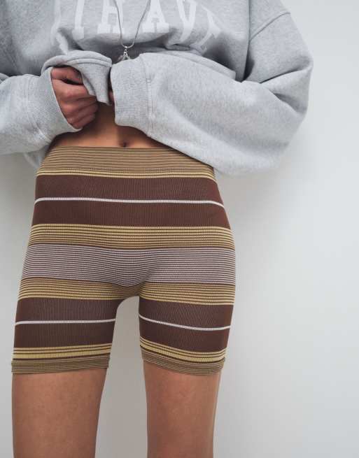 ASOS DESIGN – Brązowe bardzo krótkie bezszwowe szorty w paski, 3 z 9