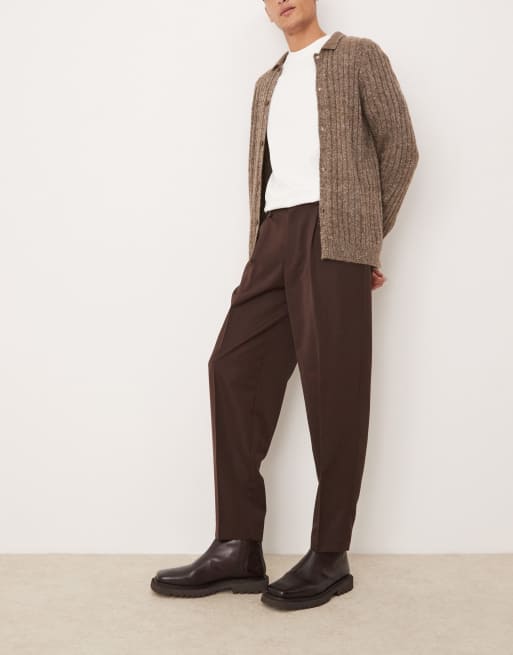 ASOS DESIGN – Brązowe eleganckie spodnie o zwężanym kroju oversize z zakładkami z przodu