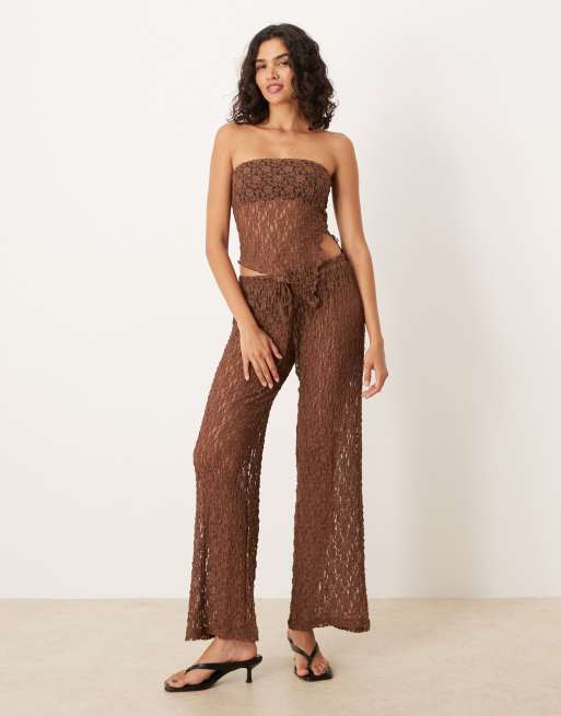 ASOS DESIGN – Brązowe festiwalowe spodnie ze średnim stanem i szerokimi nogawkami z prześwitującej koronki, część zestawu