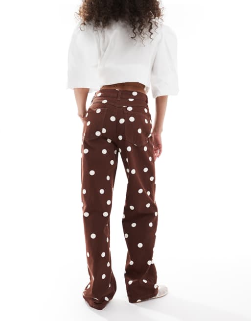 ASOS DESIGN – Brązowe jeansy o fasonie dad w groszki, 3 z 5
