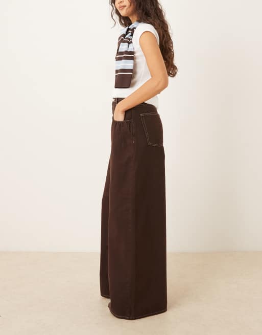 ASOS DESIGN – Brązowe jeansy z szerokimi nogawkami i karczkiem z przodu, 2 z 5